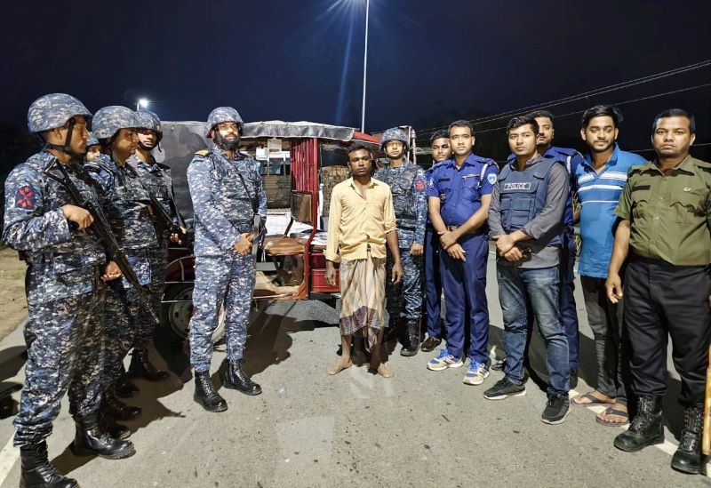 মাতারবাড়িতে ইজিবাইকসহ অপহরণকৃত চালককে উদ্ধার করল নৌবাহিনী